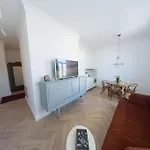 Lovely 2-bedroom With Free Parking *