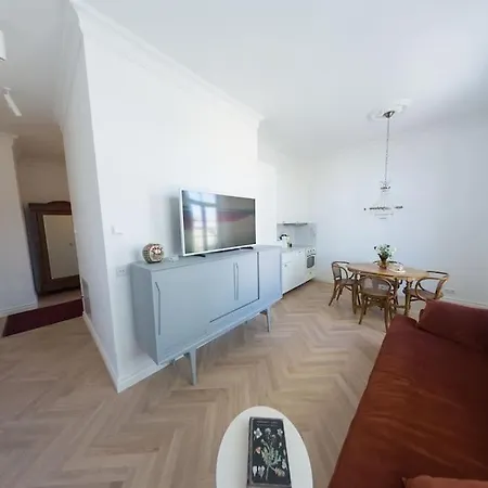 Old Town Apartment Next To Vaeike-Viik Beach *