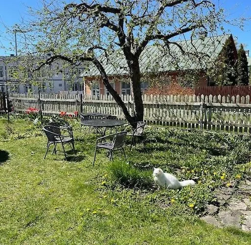 Lovely 2-bedroom With Free Parking *