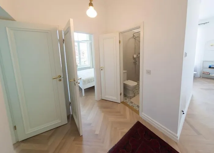 Lovely 2-bedroom With Free Parking *