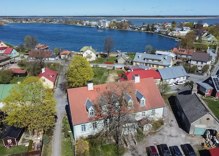 Lovely 2-bedroom With Free Parking Apartament