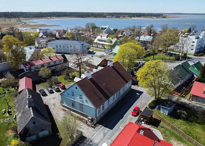 Lovely 2-bedroom With Free Parking * Haapsalu