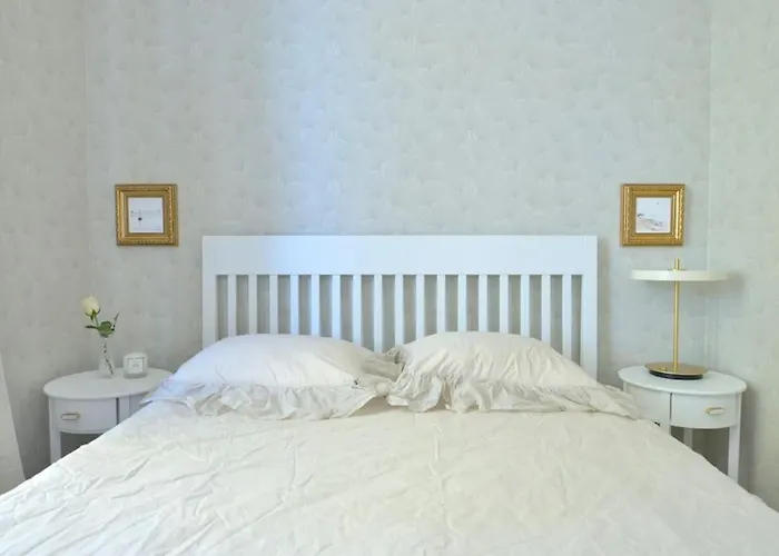 Lovely 2-bedroom With Free Parking *